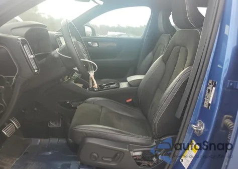 2021 Volvo Xc40 T5 R-Design z USA, uszkodzony, nr VIN YV4162UM4M2432870